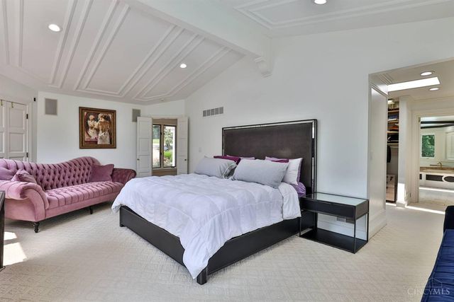 6220 Hawk Ridge Lane, Indian Hill, OH 45243