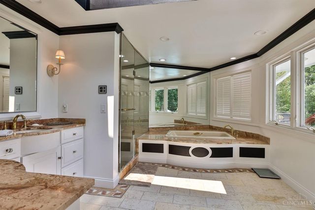 6220 Hawk Ridge Lane, Indian Hill, OH 45243