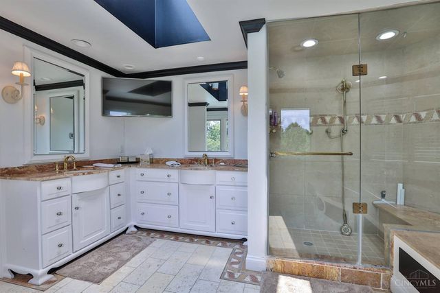 6220 Hawk Ridge Lane, Indian Hill, OH 45243