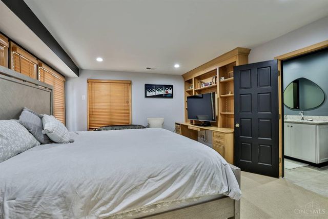 6220 Hawk Ridge Lane, Indian Hill, OH 45243