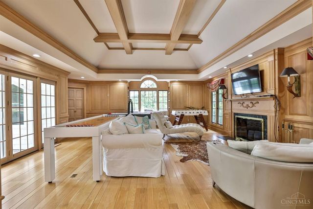 6220 Hawk Ridge Lane, Indian Hill, OH 45243