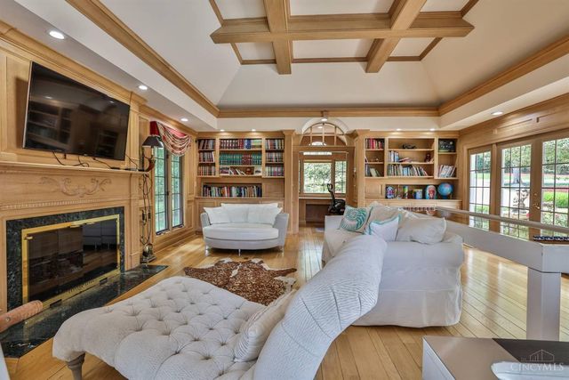 6220 Hawk Ridge Lane, Indian Hill, OH 45243