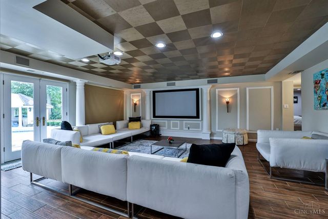 6220 Hawk Ridge Lane, Indian Hill, OH 45243