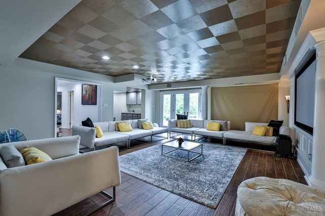 6220 Hawk Ridge Lane, Indian Hill, OH 45243