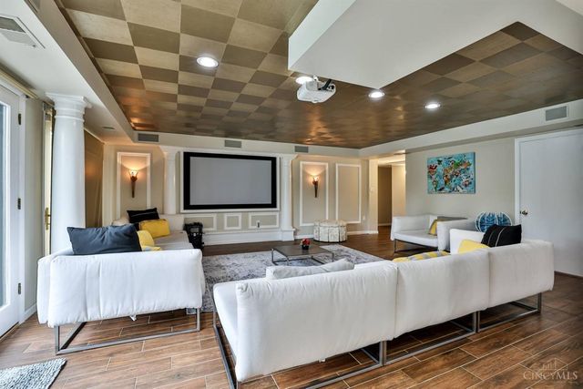 6220 Hawk Ridge Lane, Indian Hill, OH 45243