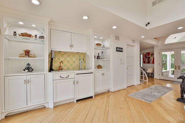 6220 Hawk Ridge Lane, Indian Hill, OH 45243