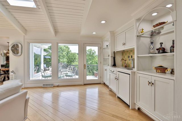 6220 Hawk Ridge Lane, Indian Hill, OH 45243