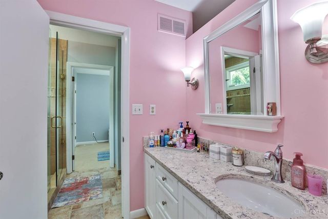 6220 Hawk Ridge Lane, Indian Hill, OH 45243