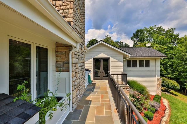 6220 Hawk Ridge Lane, Indian Hill, OH 45243