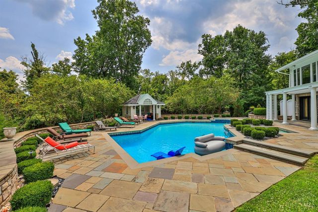 6220 Hawk Ridge Lane, Indian Hill, OH 45243