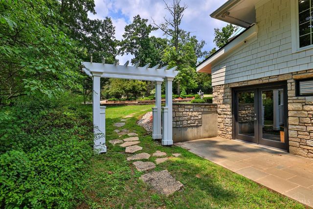 6220 Hawk Ridge Lane, Indian Hill, OH 45243