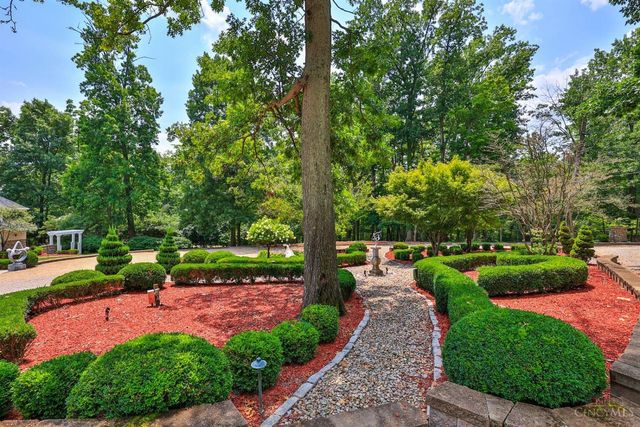 6220 Hawk Ridge Lane, Indian Hill, OH 45243