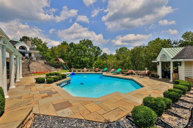 6220 Hawk Ridge Lane, Indian Hill, OH 45243