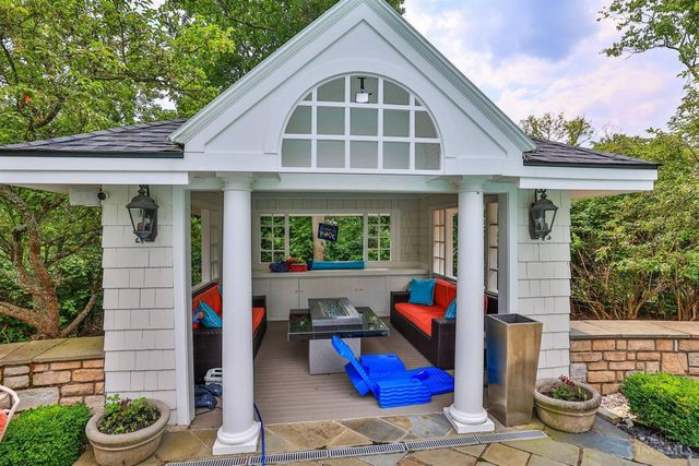 6220 Hawk Ridge Lane, Indian Hill, OH 45243