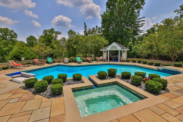 6220 Hawk Ridge Lane, Indian Hill, OH 45243