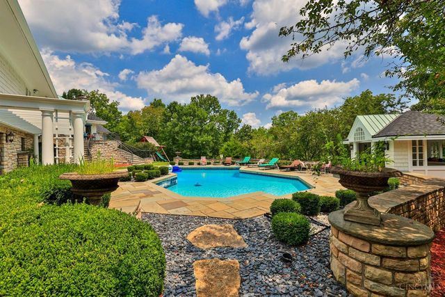 6220 Hawk Ridge Lane, Indian Hill, OH 45243