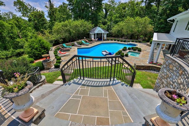 6220 Hawk Ridge Lane, Indian Hill, OH 45243