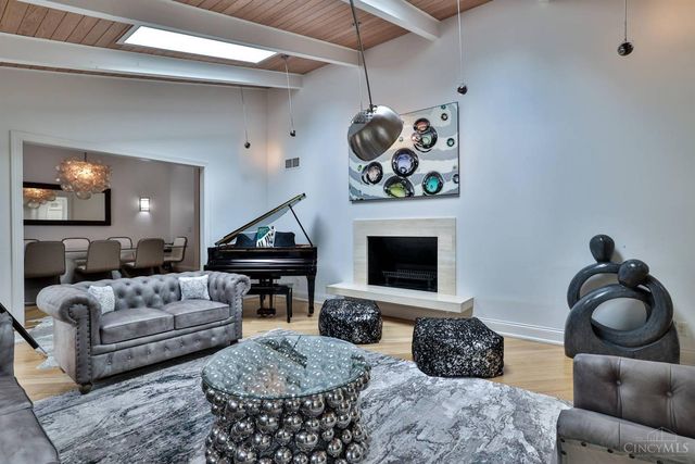 6220 Hawk Ridge Lane, Indian Hill, OH 45243