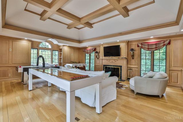 6220 Hawk Ridge Lane, Indian Hill, OH 45243