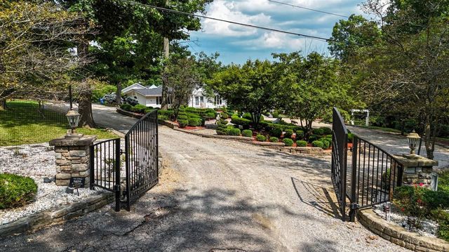 6220 Hawk Ridge Lane, Indian Hill, OH 45243