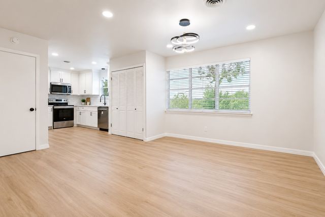 1409 Autumn Leaves Trail, Dallas, TX 75241