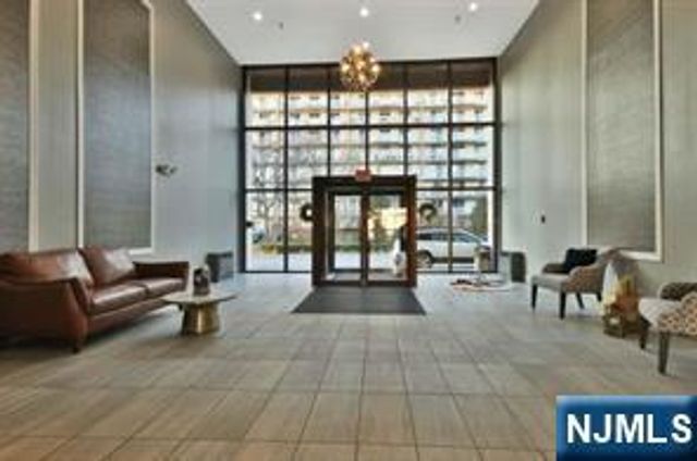 1111 River Road B11, Edgewater, NJ 07020