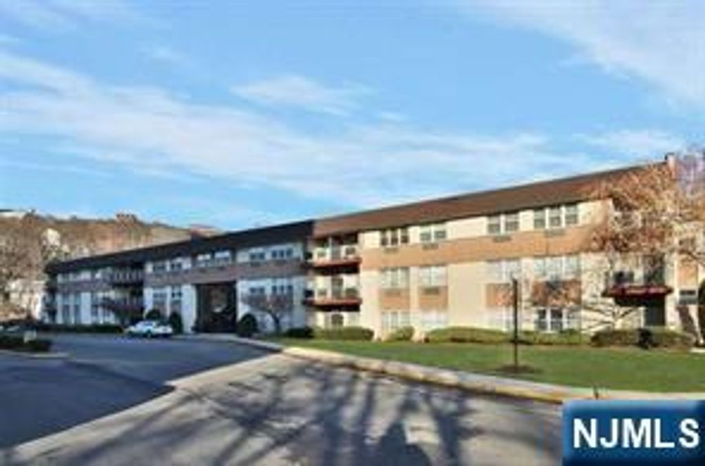 1111 River Road B11, Edgewater, NJ 07020