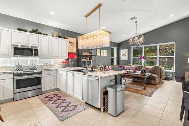 13587 Barcelona Lake Circle, Delray Beach, FL 33446