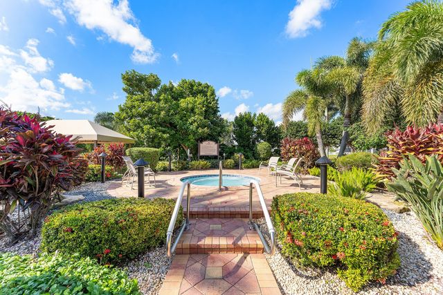 13587 Barcelona Lake Circle, Delray Beach, FL 33446