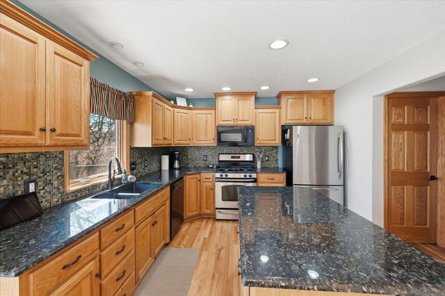 1704 OAK PARK Road, Council Bluffs, IA 51503