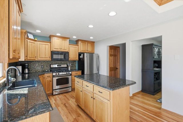 1704 OAK PARK Road, Council Bluffs, IA 51503