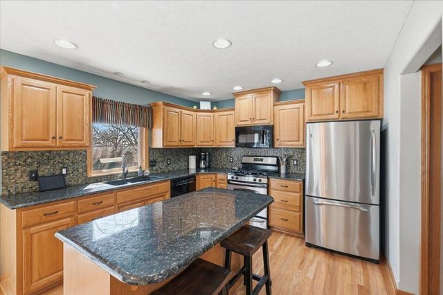 1704 OAK PARK Road, Council Bluffs, IA 51503