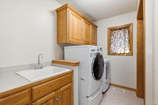 1704 OAK PARK Road, Council Bluffs, IA 51503