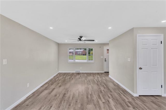 709 Providence Dr, Plum Boro, PA 15239