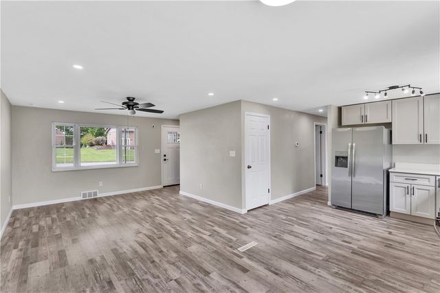 709 Providence Dr, Plum Boro, PA 15239