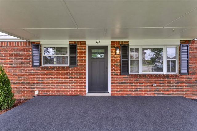 709 Providence Dr, Plum Boro, PA 15239