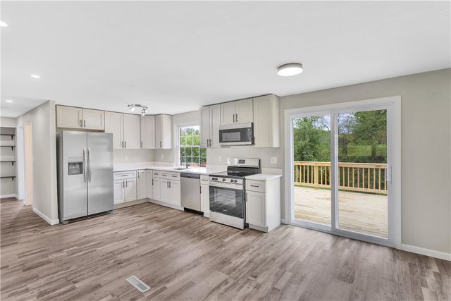709 Providence Dr, Plum Boro, PA 15239