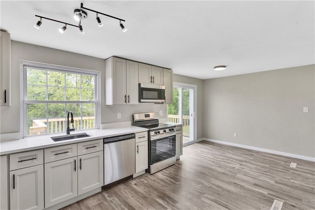 709 Providence Dr, Plum Boro, PA 15239