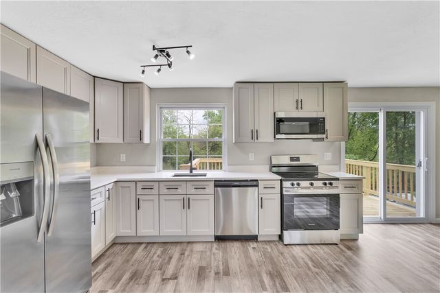 709 Providence Dr, Plum Boro, PA 15239