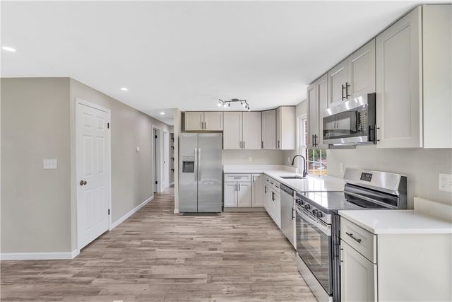 709 Providence Dr, Plum Boro, PA 15239