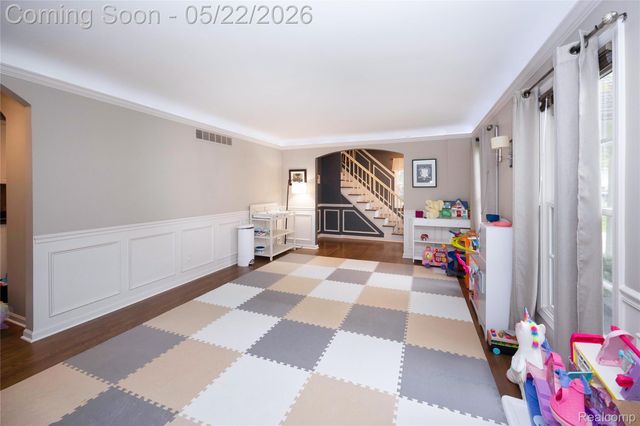826 Larchlea Drive, Birmingham, MI 48009