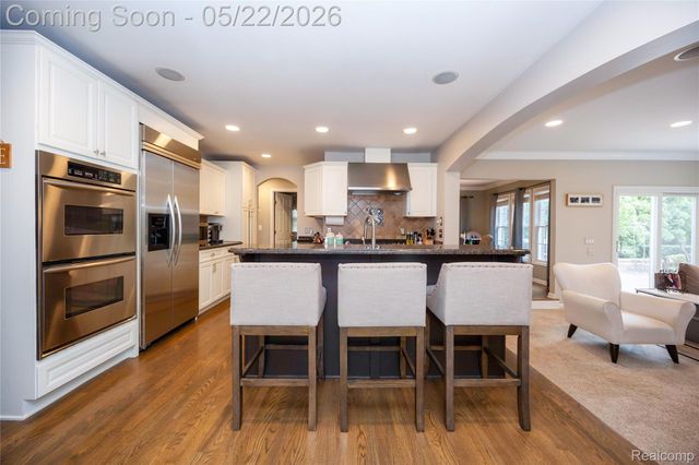 826 Larchlea Drive, Birmingham, MI 48009
