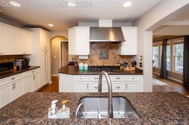 826 Larchlea Drive, Birmingham, MI 48009