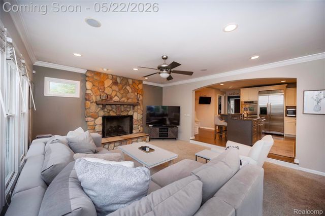 826 Larchlea Drive, Birmingham, MI 48009