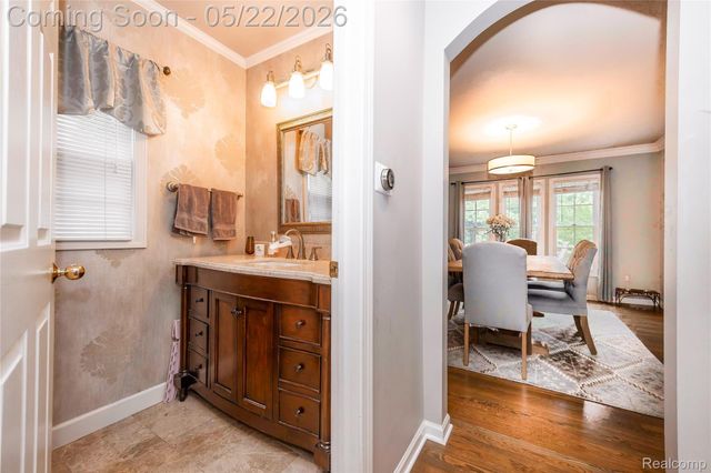 826 Larchlea Drive, Birmingham, MI 48009