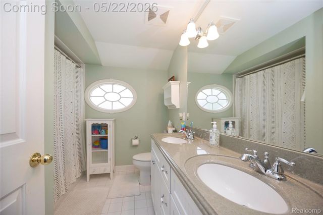 826 Larchlea Drive, Birmingham, MI 48009