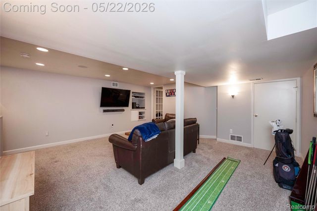 826 Larchlea Drive, Birmingham, MI 48009