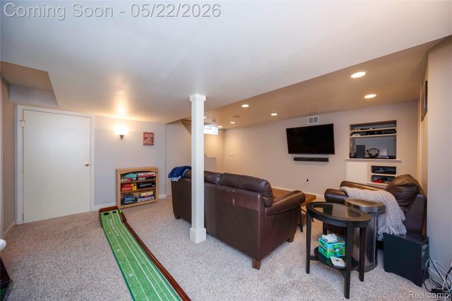 826 Larchlea Drive, Birmingham, MI 48009