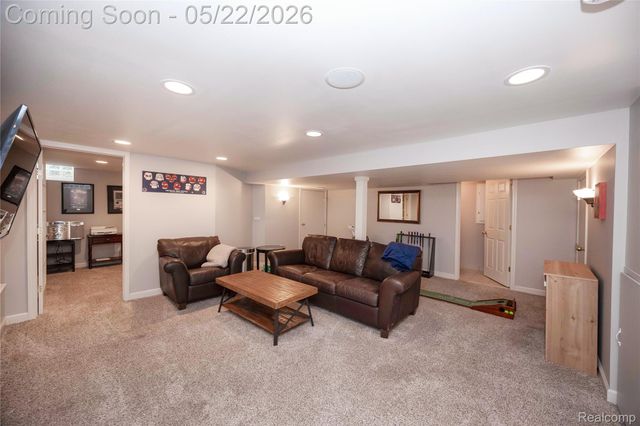 826 Larchlea Drive, Birmingham, MI 48009