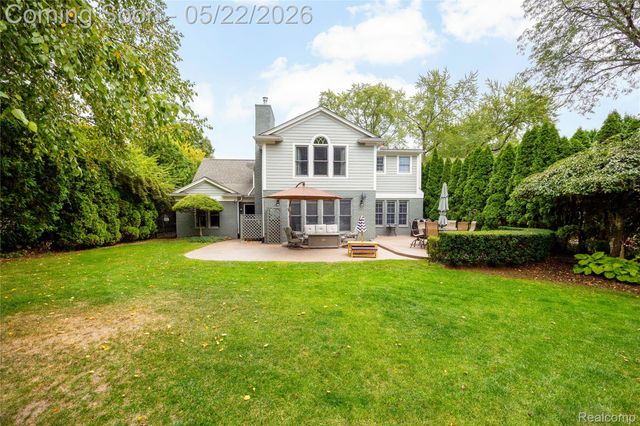 826 Larchlea Drive, Birmingham, MI 48009